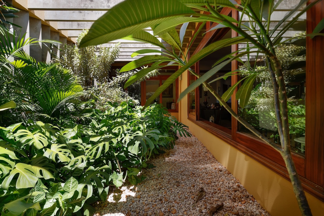 Projeto Entre Flores e Folhagens